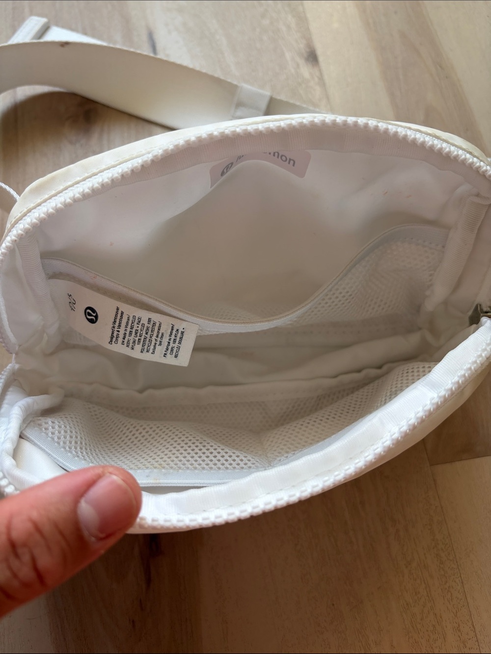 lululemon waist bag white silver decal - Picture 8 of 9